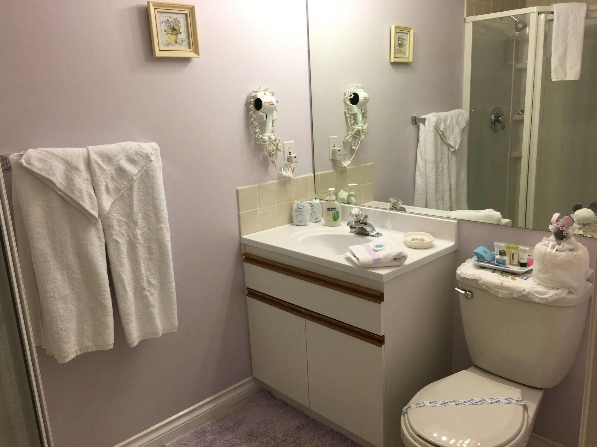 Alexandria House Bed & Breakfast 웨스트 켈로나 외부 사진
